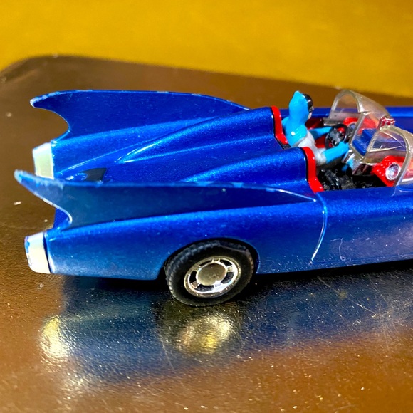 BATMAN 1960 BAT MOBILE CORGI CAR DC COMICS DIE CAST BLUE CAR BMBV1 & BATMAN 4.5” - Picture 4 of 14